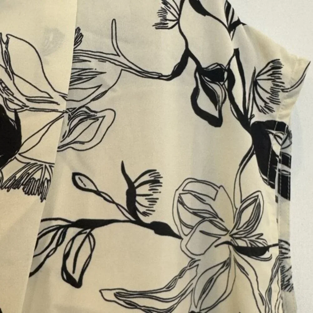 NWT Monday Fun XL "Jessie Curved Hemline Blouse" Stitch Fix Ivory Black Floral - Picture 4 of 6